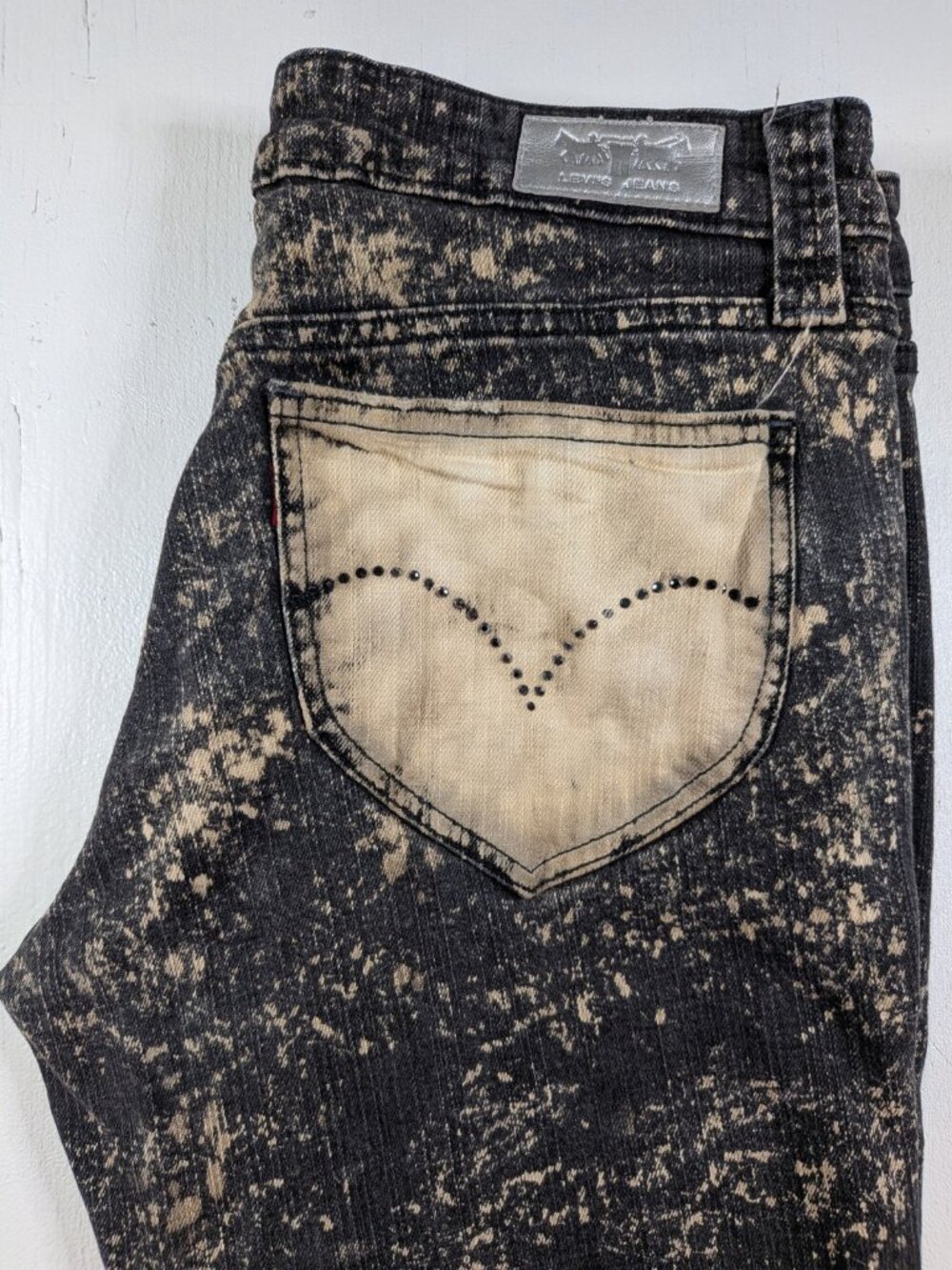 Levi's Custom Bleached Reworked Bootcut Jeans Rhinestone Heart Pocket 26x30 - Picture 3 of 8
